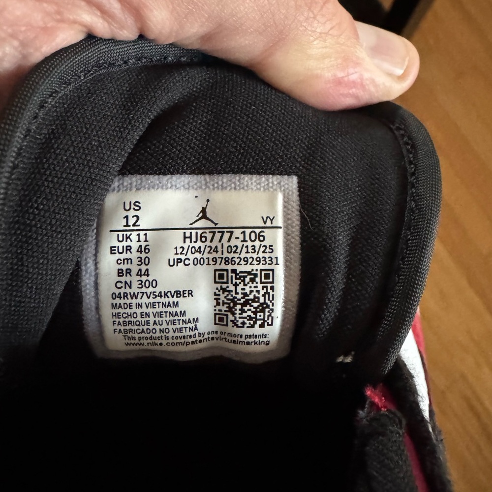 Jordan CMFT Black and Red Sneakers - Picture 2 of 2